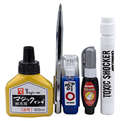 Pocket Check Marker Pack Pocket Check Marker PackPockets feeling a little light? Reload with our Pocket Check Pack! We've mixed together a winning assortment of metal-nibbed tools for every surface, plus a full-size Magic Ink refill and complimentary empty. Included in this pack:1x PokeMop Metal Nibbed Squeezer in Silver1x Press n Go Mini Filled1x Craftwave Glass Scribe1x Art Primo Toxic Shocker EM1x 60ml Magic Ink Refill (assorted colors)